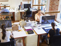 戴耳機看電影不爽？試試這個不會打擾旁人的音箱吧