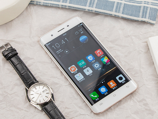 游戲影音玩VR，手機(jī)當(dāng)選超清屏