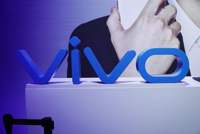 宋仲基終于現(xiàn)身 還帶來了vivo X7 Plus的售價(jià)