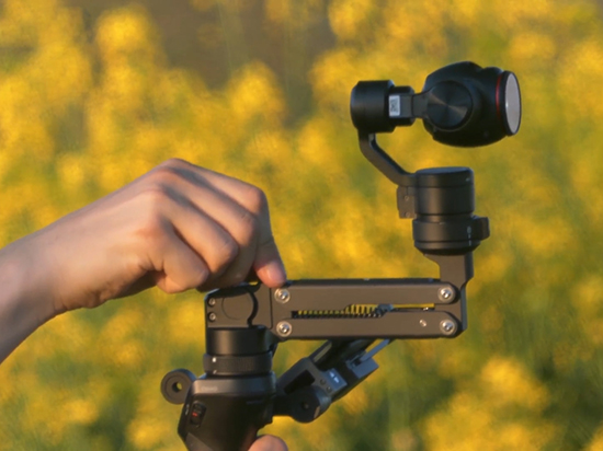 大疆Osmo相機(jī)增穩(wěn)器測試：真的像雞頭一樣穩(wěn)定耶！