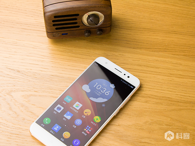 大內(nèi)存加大電量！360 N4S手機(jī)搶先評測