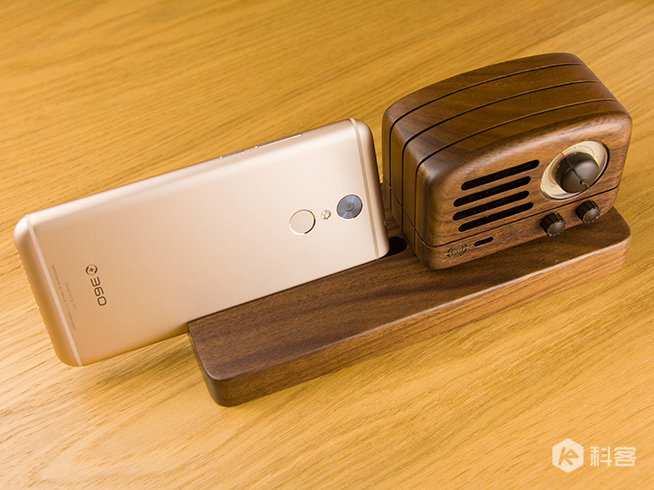 大內(nèi)存加大電量！360 N4S手機(jī)搶先評測