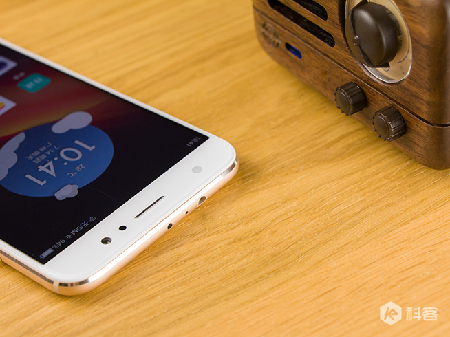 大內(nèi)存加大電量！360 N4S手機(jī)搶先評測