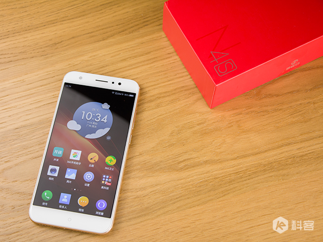 大內(nèi)存加大電量！360 N4S手機(jī)搶先評測