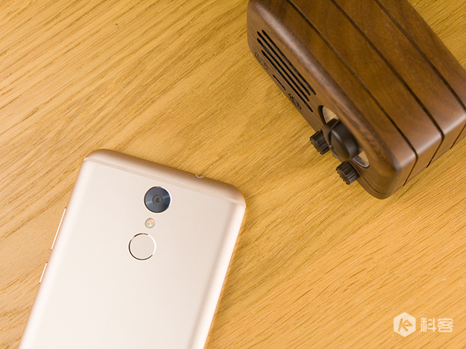 大內(nèi)存加大電量！360 N4S手機(jī)搶先評測