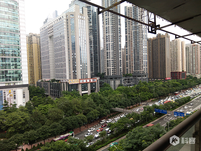 大內(nèi)存加大電量！360 N4S手機(jī)搶先評測