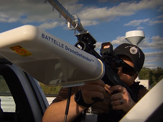 玩飛機(jī)要謹(jǐn)慎 一不小心就被他們打下來(lái)