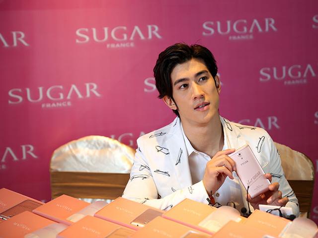 又見明星代言，SUGAR糖果時尚手機推新品F7