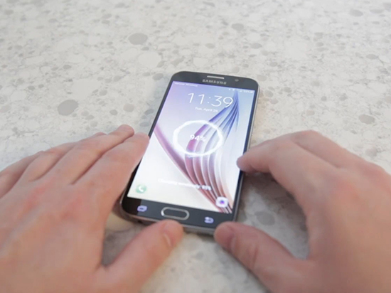 視頻:將手機(jī)放在桌面就能充電?這張桌子有點(diǎn)厲害