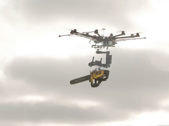 視頻：還在用無人機練航拍？牛逼的人已經(jīng)這樣玩了