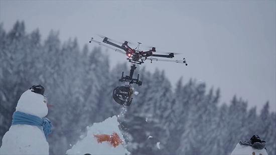 視頻：還在用無人機練航拍？牛逼的人已經(jīng)這樣玩了