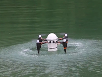 視頻：能飛天也能潛水！這架無人機(jī)有點(diǎn)強(qiáng)