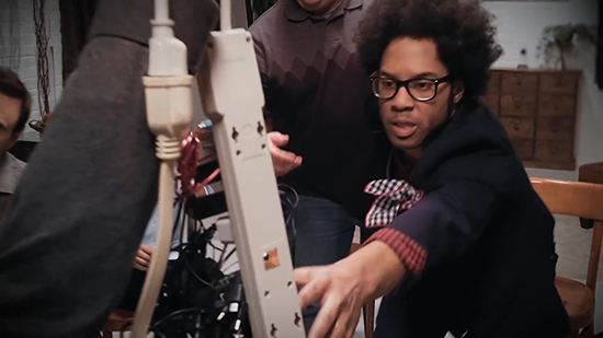 視頻：有病得治！LG G5這樣解決手機(jī)沒(méi)電焦慮癥