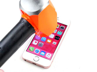 視頻：全球首虐！摧機狂魔玩死iPhone?SE