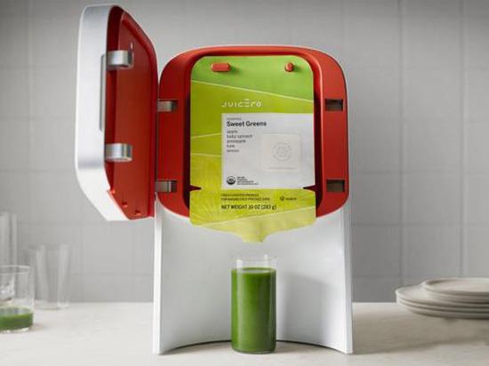 方便省事！這是一臺可以“擠”出果汁的榨汁機