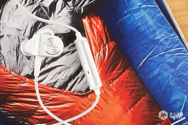 魅族EP51藍牙運動耳機白色版圖賞：純白跟你更配哦！