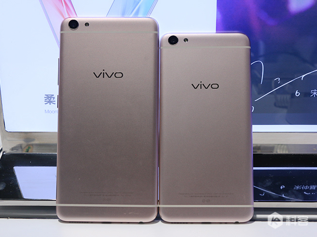 單看正面真是臉盲了，vivo X7/X7 Plus上手圖賞