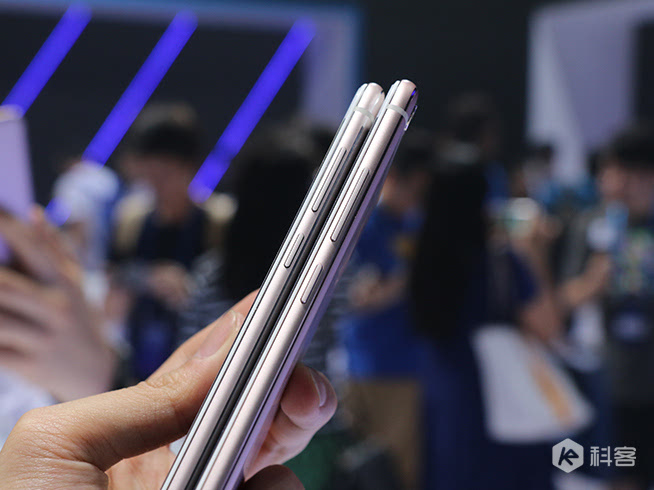 單看正面真是臉盲了，vivo X7/X7 Plus上手圖賞