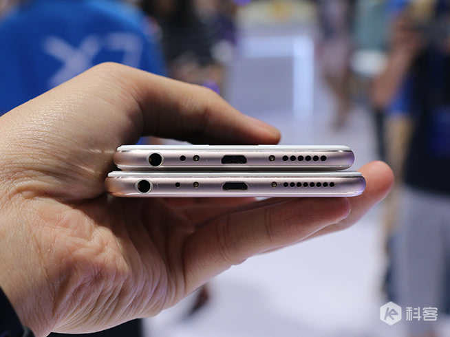 單看正面真是臉盲了，vivo X7/X7 Plus上手圖賞