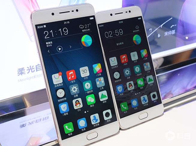 單看正面真是臉盲了，vivo X7/X7 Plus上手圖賞