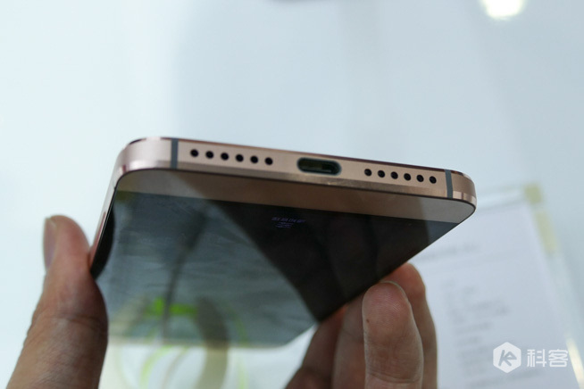 樂視樂2/樂2 Pro/樂Max2圖賞：這ID無邊框升級了？