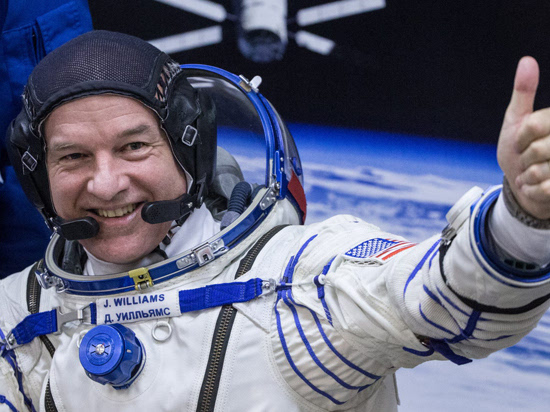 國內(nèi)直播弱爆了，看看facebook創(chuàng)始人的太空直播