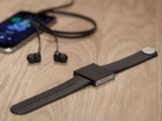 手機(jī)音質(zhì)渣得受不了？試試這款可穿戴低音炮吧