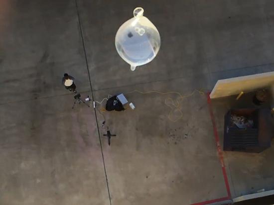 視頻:什么?連安全套也保護(hù)不了iPhone 6s