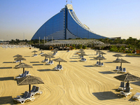 文明維護(hù)者！迪拜無人機(jī)懲治亂丟垃圾之人