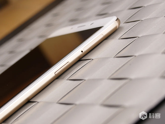 6英寸自拍大器！OPPO R9 Plus上手體驗(yàn)