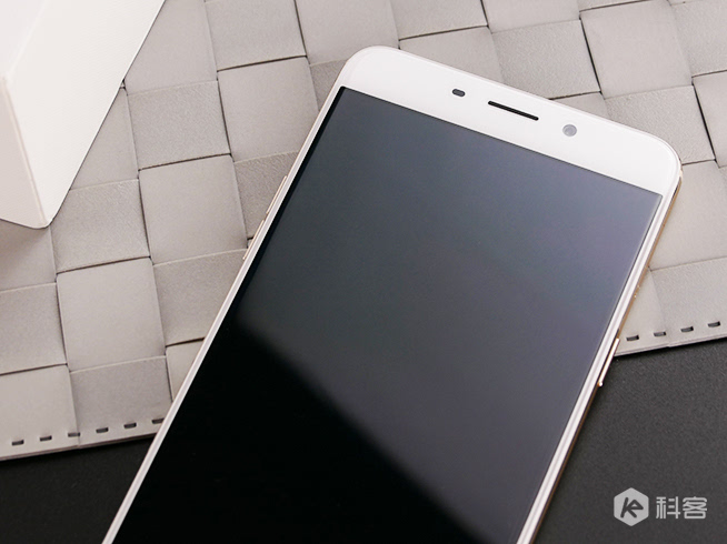 6英寸自拍大器！OPPO R9 Plus上手體驗(yàn)