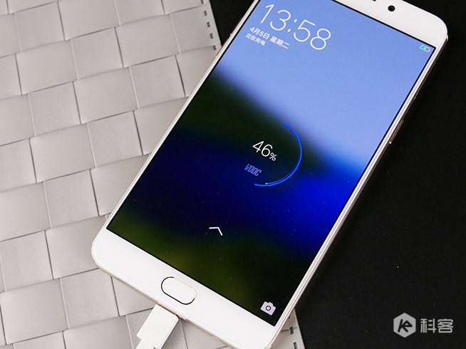 6英寸自拍大器！OPPO R9 Plus上手體驗(yàn)