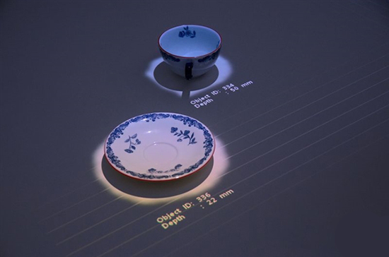 索尼黑科技投影儀:可以把桌面瞬間變成觸摸屏