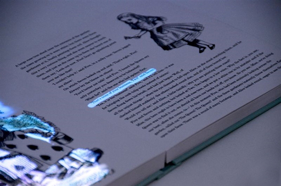 索尼黑科技投影儀:可以把桌面瞬間變成觸摸屏