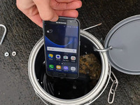 視頻：還能活嗎？三星S7十米水深極限防水測(cè)試 
