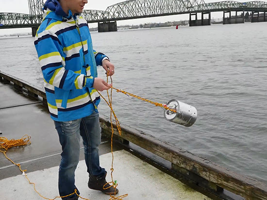 視頻:還能活嗎?三星S7十米水深極限防水測試