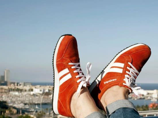 身在他鄉(xiāng)不懂路？這款智能導(dǎo)航鞋可以幫助你