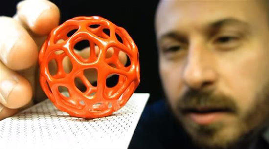 史上最酷炫的3D打印機：連接手機就能打印
