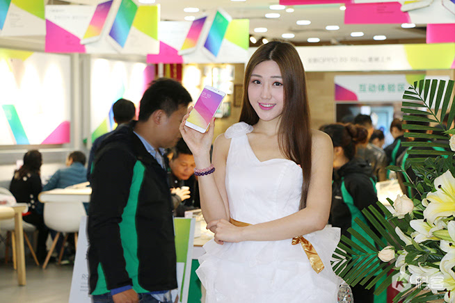 OPPO R9線下首發(fā)：1個(gè)店1小時(shí)賣出110臺(tái)