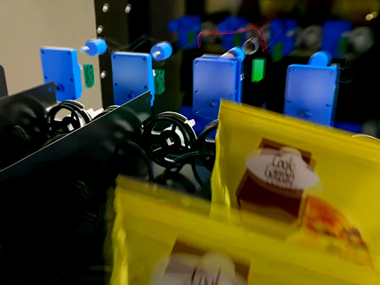 視頻:漲知識(shí) 自動(dòng)售貨機(jī)原理大揭秘