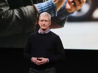 科客笑點(diǎn)：四老外圍觀蘋果發(fā)布會(huì)，庫(kù)克也會(huì)耍猴