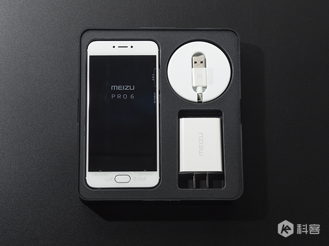 魅族PRO 6圖賞：10顆LED燈環(huán)閃才是最大亮點(diǎn)