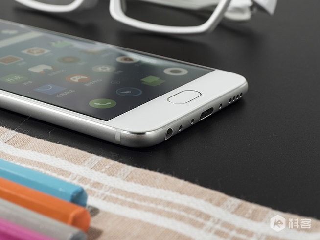 魅族PRO 6圖賞：10顆LED燈環(huán)閃才是最大亮點(diǎn)