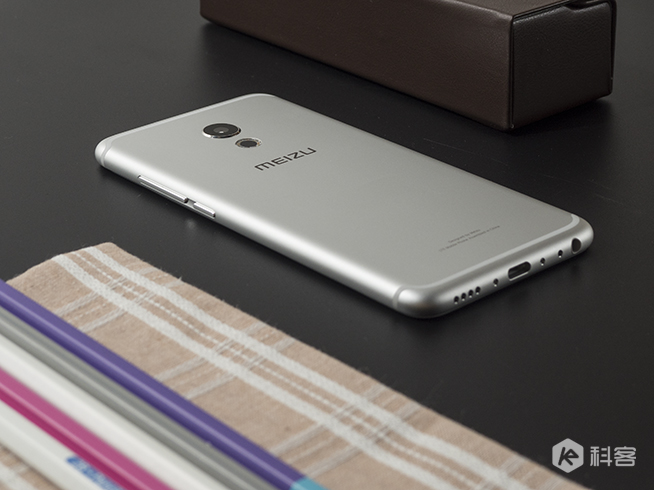 魅族PRO 6圖賞：10顆LED燈環(huán)閃才是最大亮點(diǎn)