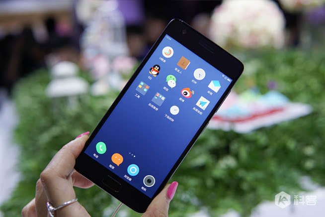 有“錘味”的小屏旗艦，聯(lián)想ZUK Z2上手圖賞