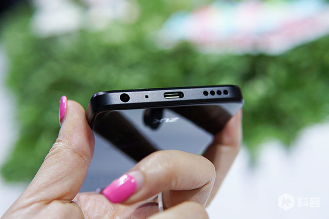 有“錘味”的小屏旗艦，聯(lián)想ZUK Z2上手圖賞