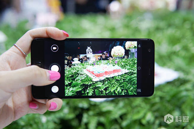 有“錘味”的小屏旗艦，聯(lián)想ZUK Z2上手圖賞