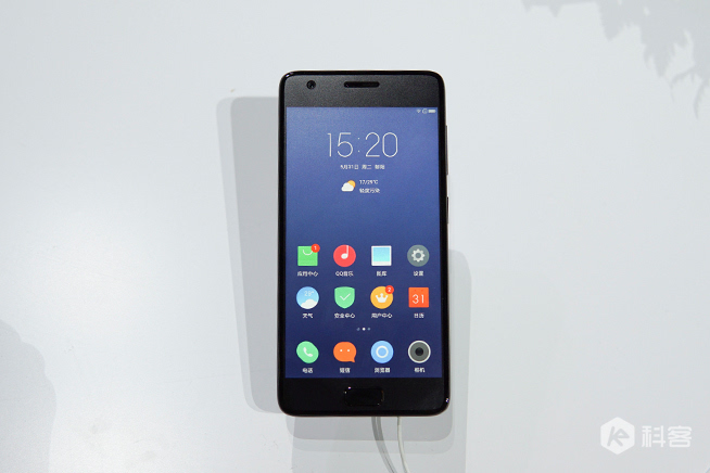 有“錘味”的小屏旗艦，聯(lián)想ZUK Z2上手圖賞