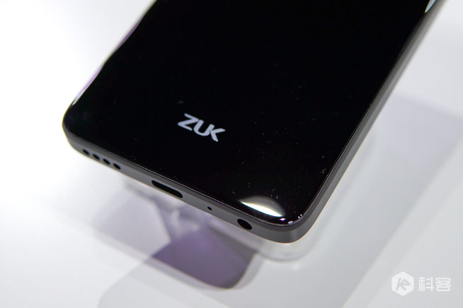 有“錘味”的小屏旗艦，聯(lián)想ZUK Z2上手圖賞