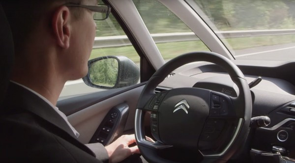 法國(guó)宣布將允許公共道路測(cè)試自動(dòng)駕駛汽車